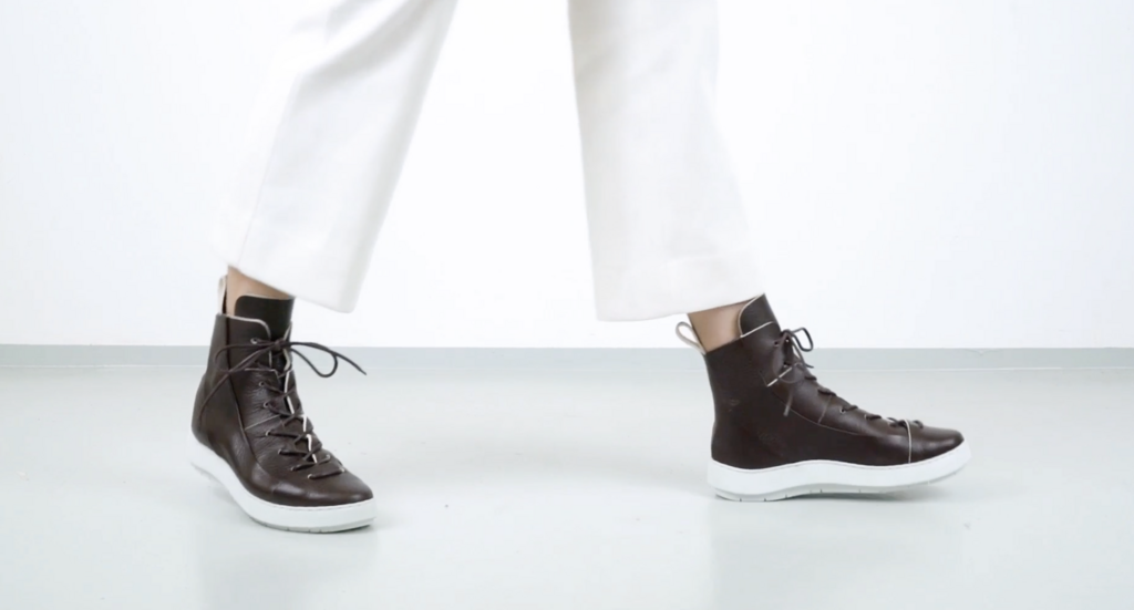 ecco Men's Navy Lace-up Shoe Size 8 Sneakers - 8 - Article